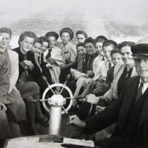 Photo593880824237_inner_54-117-968-128-54-679-968-679